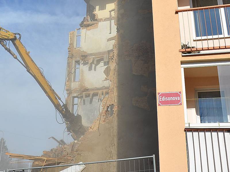 Demolice bývalého hotelu Imperiál začala.