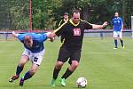 TJ Proboštov B (v modrých dresech) - Sokol Bořislav 11:1. Fotbalisté proboštovského "béčka" si s předstihem zajistili prvenství ve skupině A okresního přeboru.