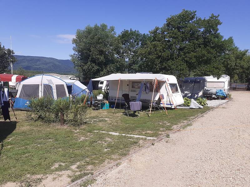 Eurocamp Barbora na Teplicku, u vodní nádrže po bývalém dolu v Oldřichově.