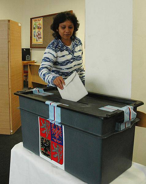 K volebním urnám přišly v sobotu v Krupce pouze tři tisíce voličů. 