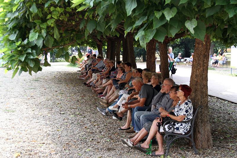 Mušle v Teplicích, v šanovském parku. Letní koncerty pořádá DK Teplice.