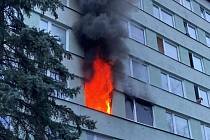 Požár bytu v Hlávkově ulici v Teplicích. 17. března 2022