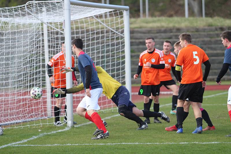 I. B třída: Unčín - Svádov (v oranžovém) 0:2