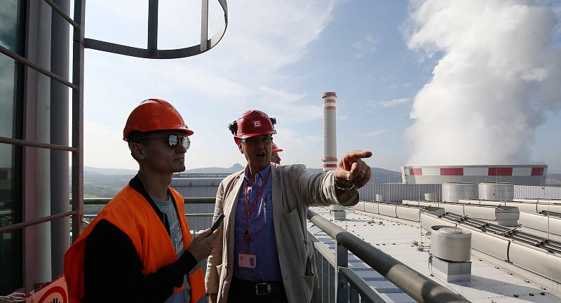 Nejmodernější elektrárna ve střední Evropě spálí za den až 210 vagónů uhlí.