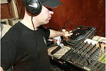 Teplický DJ a moderátor Robert Gajderovič