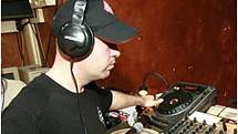 Teplický DJ a moderátor Robert Gajderovič