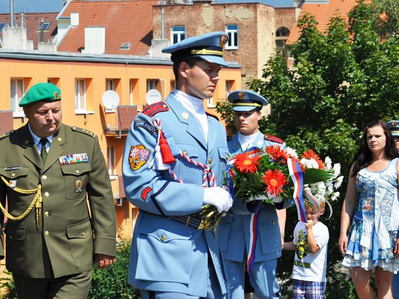 Na Písečném vrchu a v Mukově uctili památku amerických letců 