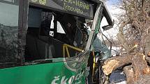 Nehoda autobusu u města Hrob