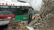 Nehoda autobusu u města Hrob