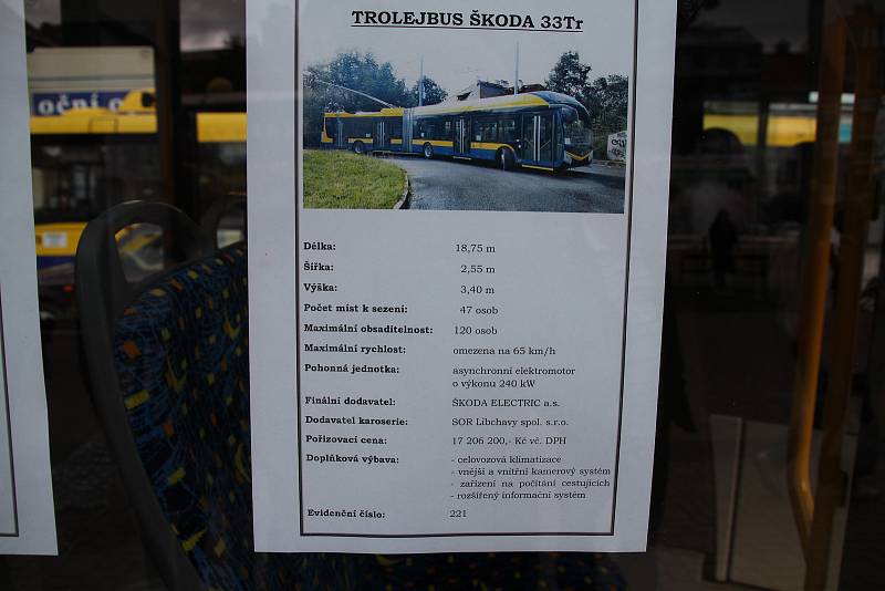 Nový trolejbus v Teplicích, prototyp Škoda 33 Tr.