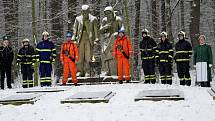 Uctít památku horníků, kteří v roce 1934 zahynuli při katastrofě, přijeli zástupci horníků z celého kraje a i z Německa.