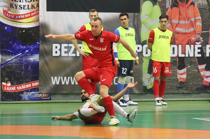 Teplický Svarog poprvé v sezoně prohrál, doma nestačil na Chrudim (červené dresy).