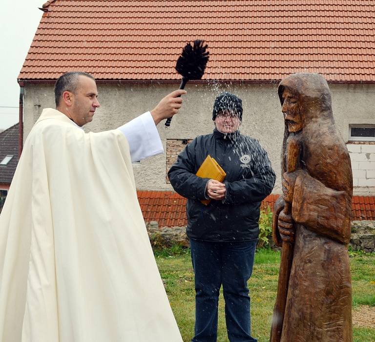 Sochám u kaple v Jeníkově požehnal otec Dunda 