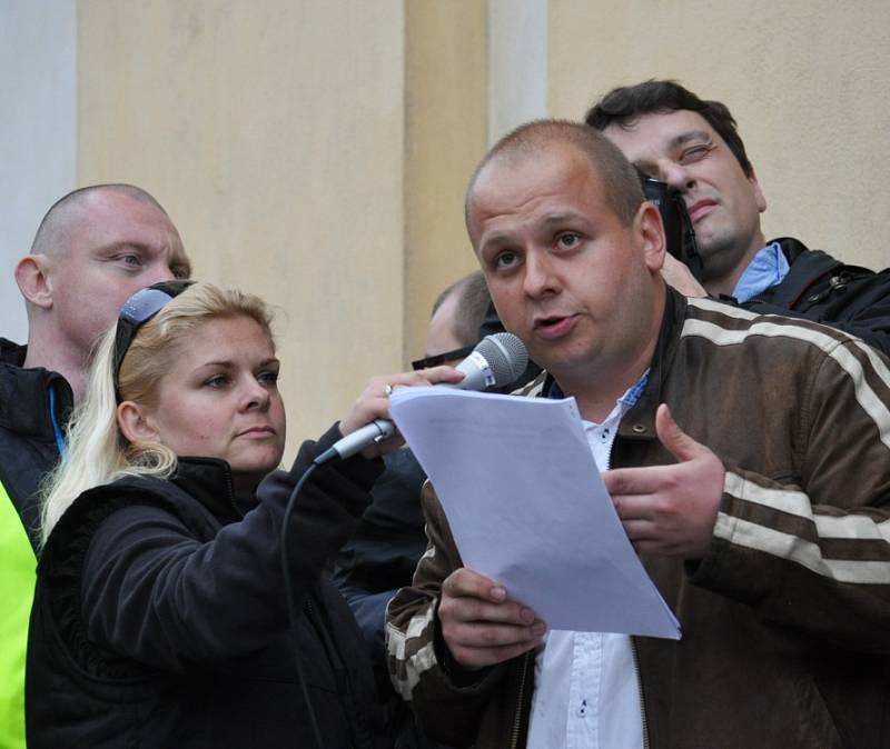 V Duchcově proběhla demonstrace proti násilí ve městě