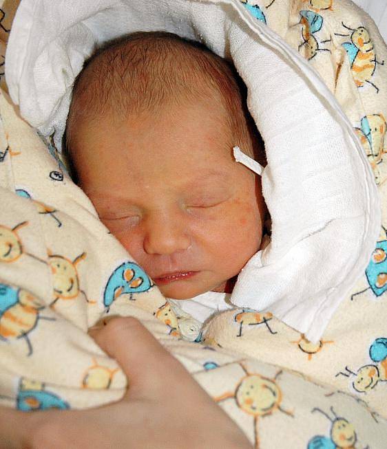 Radce Pilzové se v teplické porodnici narodil 17. 12. syn Milan. Měřil 47 cm a vážil 2,95 kg.