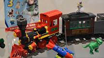 Výstava ze stavebnice Lego nabízí vláčkodráhu a herny.