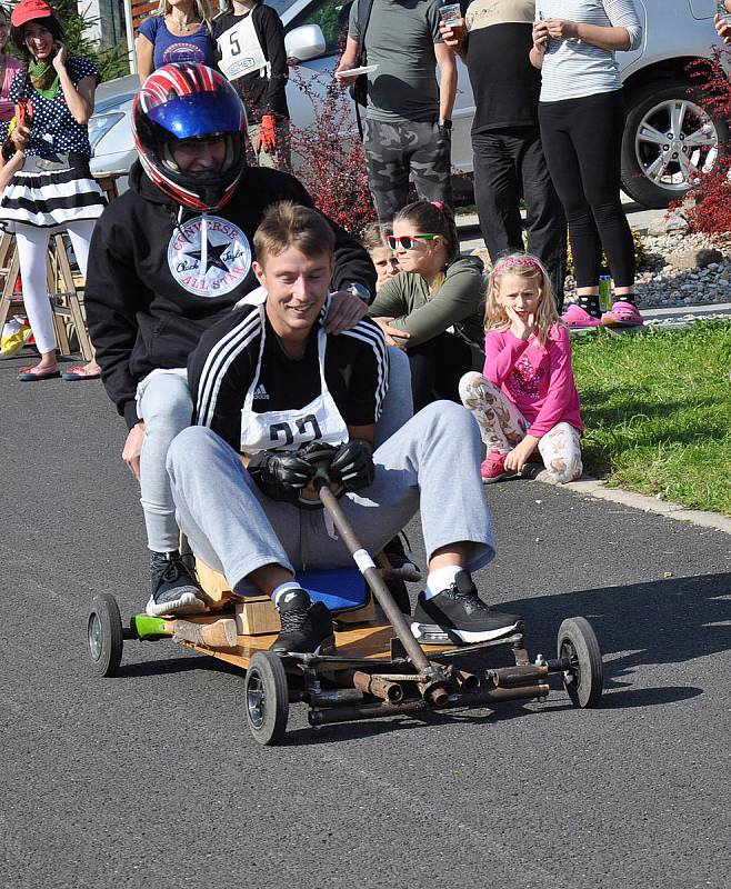 Obec Háj u Duchcova pořádala závod Káry v Háji 2017.