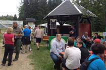 Přátelé zeleného údolí Muldy a Gegenwind z Holzhau se v sobotu sešli na happeningu Pivní tokání na Žebráckém rohu.