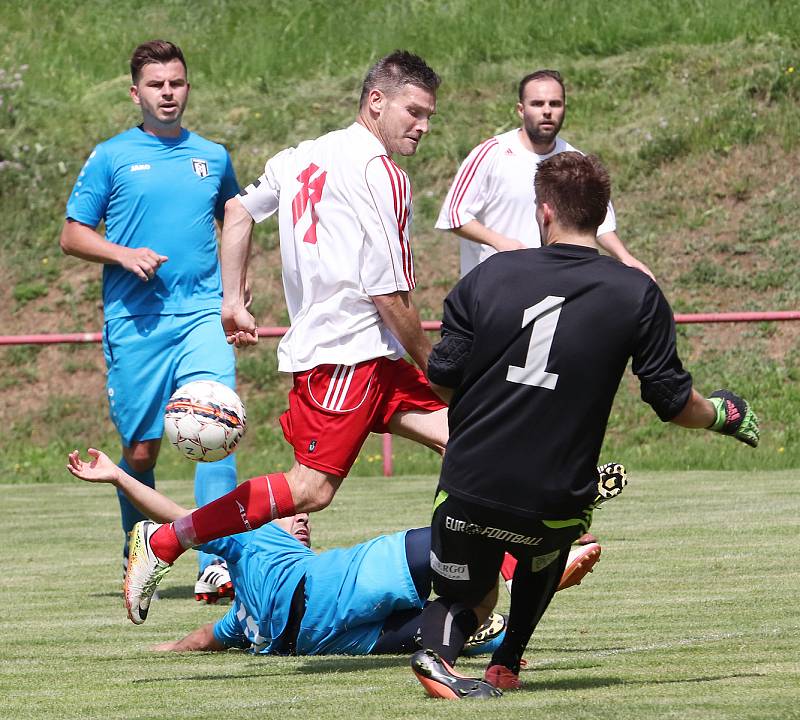 I.A třída - Fotbalisté Oldřichova (modří) zdolali i poslední překážku, po vítězství nad Střekovem (bíločervení) jsou první ve skupině a postupují do krajského přeboru.