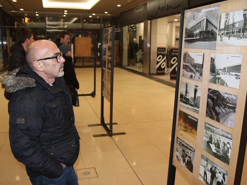 Výstava ve Fontáně o teplickém hokeji a zimním stadionu