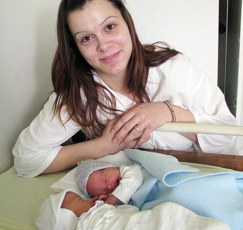 Mamince Lucii Bočkové z Krupky se 19. února v teplické porodnici narodily holčičky – dvojčátka. Adélka Matouschková se narodila v 18.50 hod., měřila 48 cm a vážila 2,35 kg. Nikolka Matouschková se narodila v 18.53 hod., měřila 45 cm a vážila 