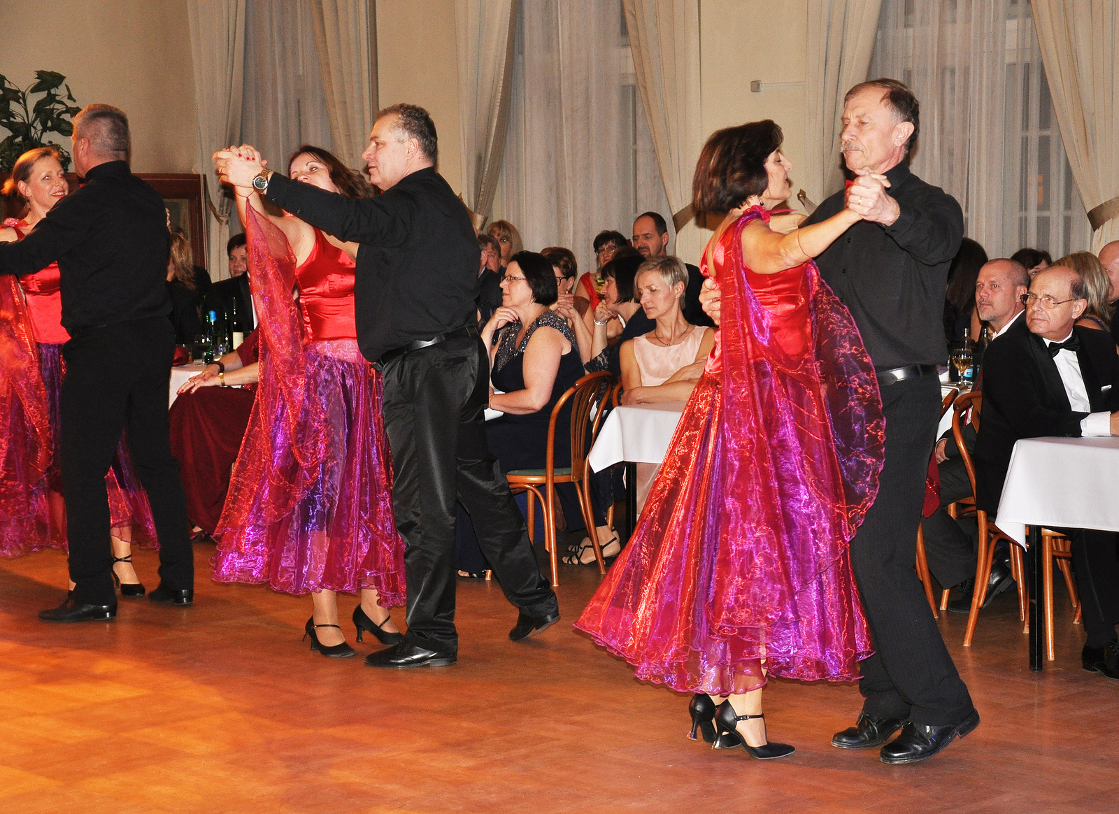 Podívejte se na fotky z pátečního plesu města Teplice - Teplický deník