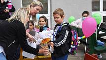 Dvacet dva prvňáčků přivítali v úterý 1. září v teplické základní škole Maxe Švabinského.