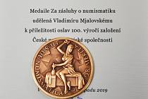 Numismatik Vladimír Mjalovský z Teplic získal ocenění.