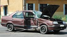 Nehoda osobního auta a autobusu - Kamenný pahorek