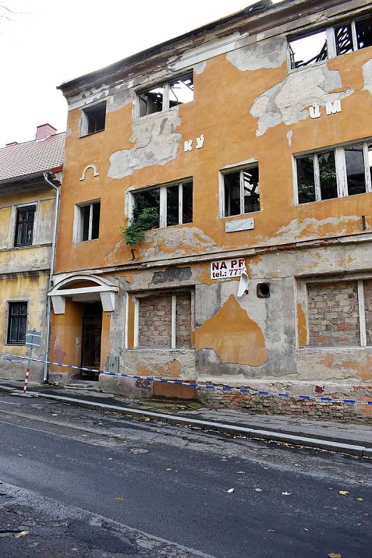 Ruina Českého domu v Duchcově.