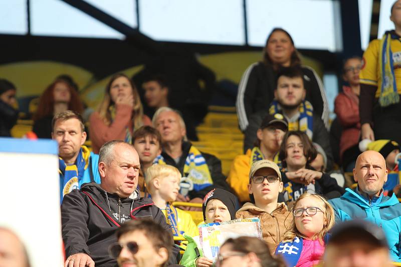 Diváci na fotbale Teplice - Pardubice