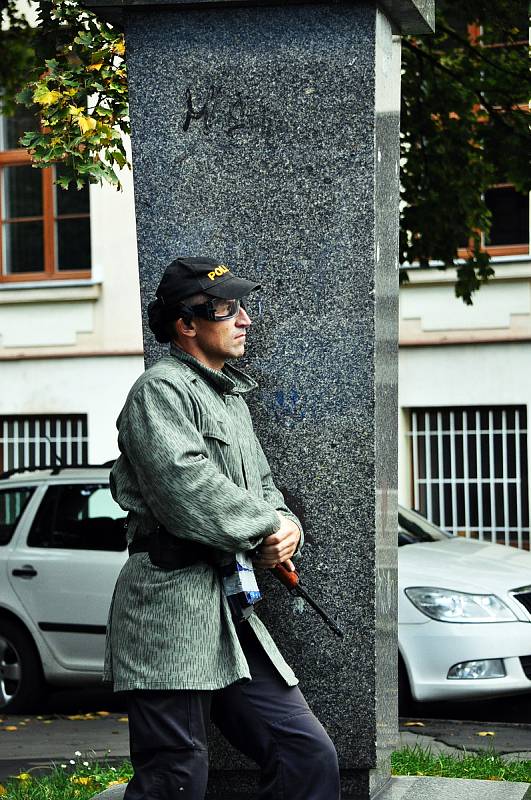 Fotografie ze cvičení při přepadení Hotelové školy.