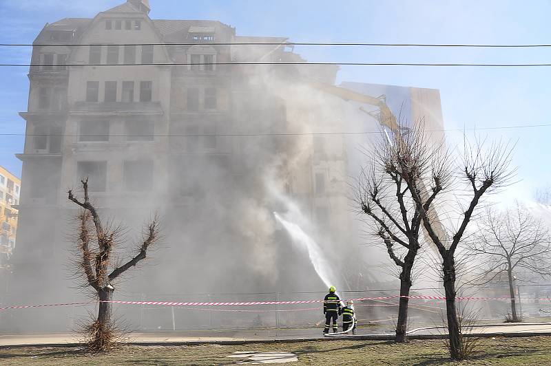 Demolice bývalého hotelu Imperiál začala.