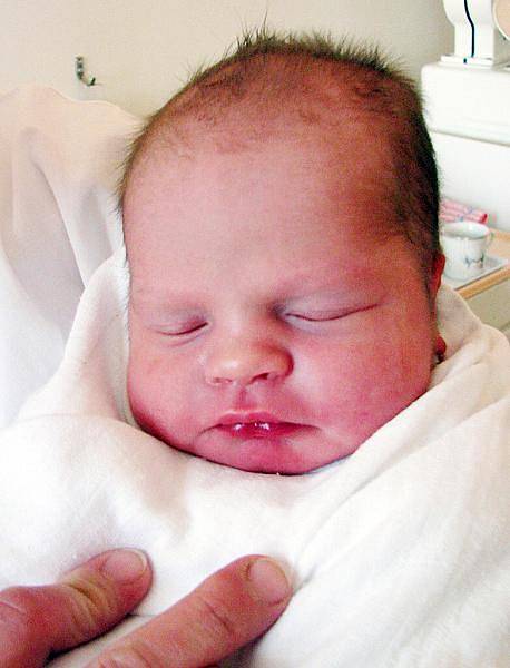 Mamince Michaele Kopnické z Bíliny se 28. března ve 4.30 hod. v teplické porodnici narodila dcera Karolína Kopnická. Měřila  50 cm a vážila 3,40 kg.