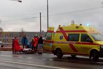 V Ústí se auto střetlo s chodcem, nehoda se stala v ulici Sociální péče na přechodu nedaleko marketu Billa.