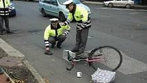 Na železničním přejezdu v Bílinské ulici v Teplicích se 21. 10. 2010 střetl motorový vlak s cyklistou, kterého sanitka převezla do nemocnice na ARO.