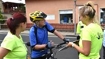 Preventivní policejní akce zaměřená na správné vybavení kola se konala 30. června v Újezdečku.