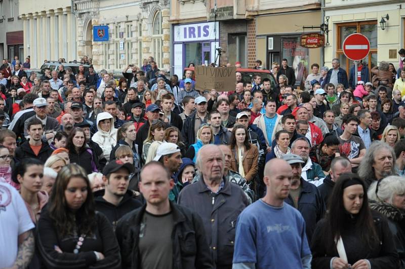 V Duchcově proběhla demonstrace proti násilí ve městě