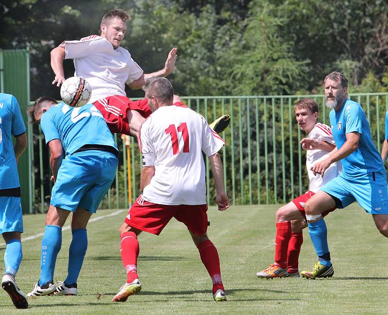 I.A třída - Fotbalisté Oldřichova (modří) zdolali i poslední překážku, po vítězství nad Střekovem (bíločervení) jsou první ve skupině a postupují do krajského přeboru.