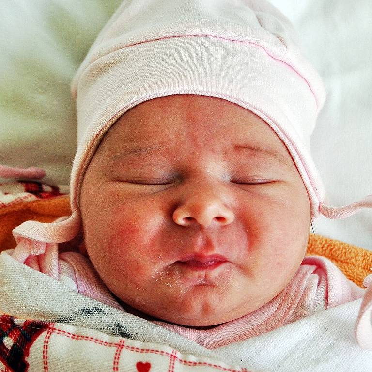Isabella Anna Houšková se narodila Marii Houškové z Teplic 16. března ve 2.01  hod. v teplické porodnici. Měřila 50 cm a vážila 3,05 kg.