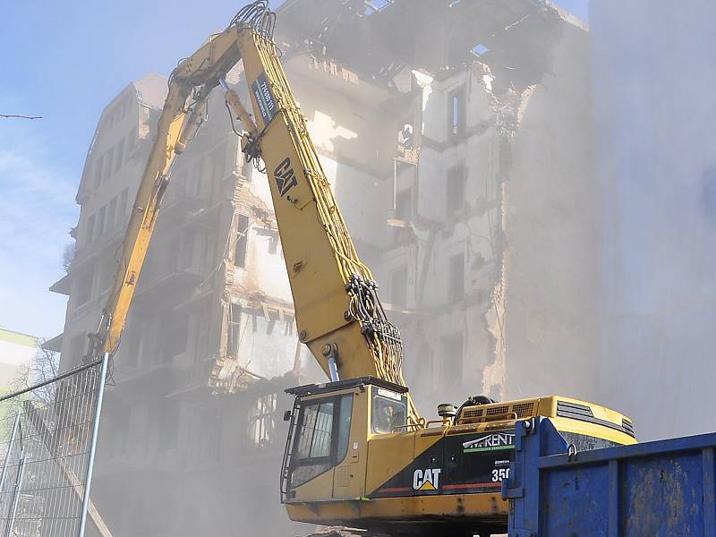 Demolice bývalého hotelu Imperiál začala.