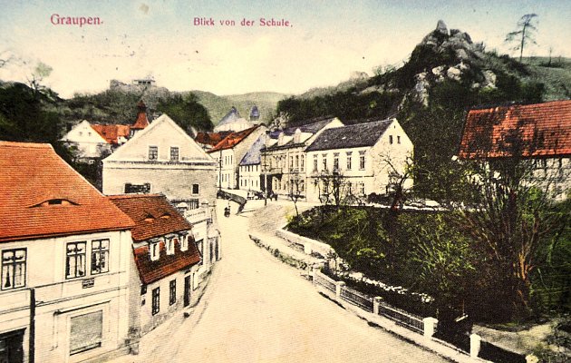 Historická fotografie s pohledem na část Krupky.