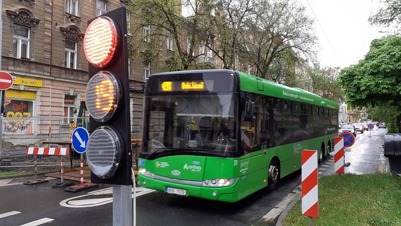 Omezení dopravy v Duchcovské ulici v Teplicích.