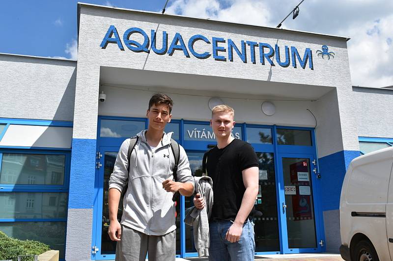 Otevření Aquacentra Teplice. Návštěvníci mohou využívat saunu a plavecký bazén, k tomu další služby jako je například fitness.