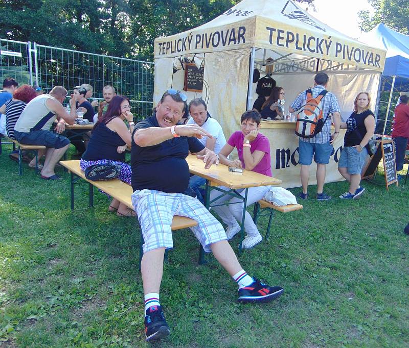 Premiérový ročník festivalu Rock u rybníka v Proboštově se vydařil.