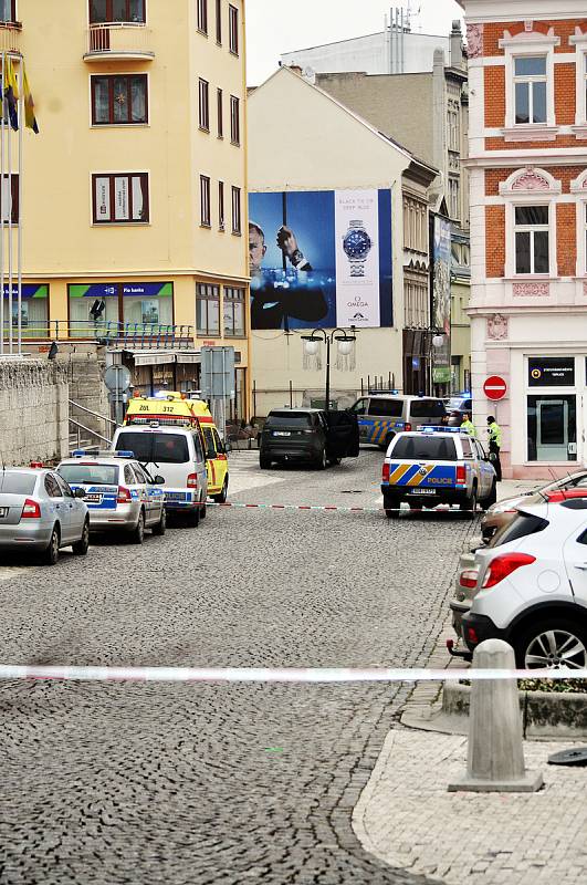 Přepadení zlatnictví v Krupské ulici a uzávěrka centra města.