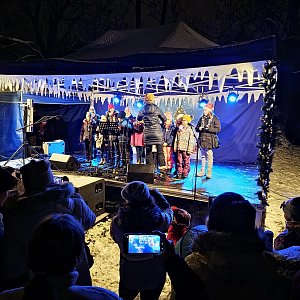 Rozsvícení vánočního stromu v Novosedlicích.