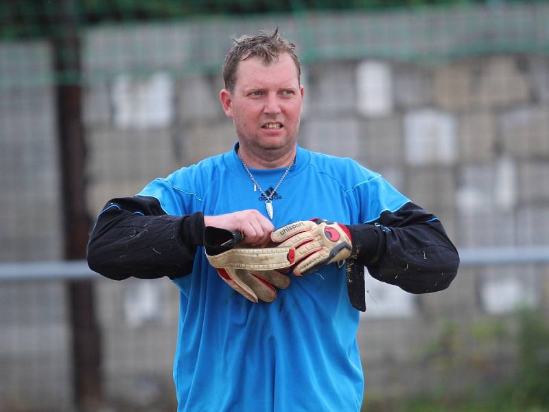 Sobědruhy (červené dresy) - Modlany B 3:2 na penalty