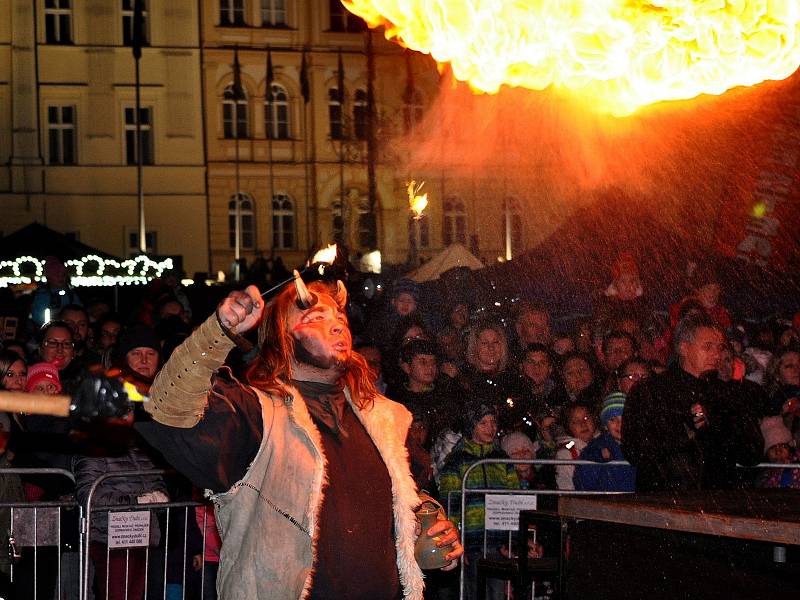 Předvánoční akce v Teplicích. Pohádka a slet andělů v rámci rozsvícení vánoční výzdoby Galerie Teplice.