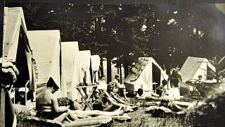 Podívejte se na retro snímky z tábora: celtové stany, ohniště a pohoda -  Děčínský deník